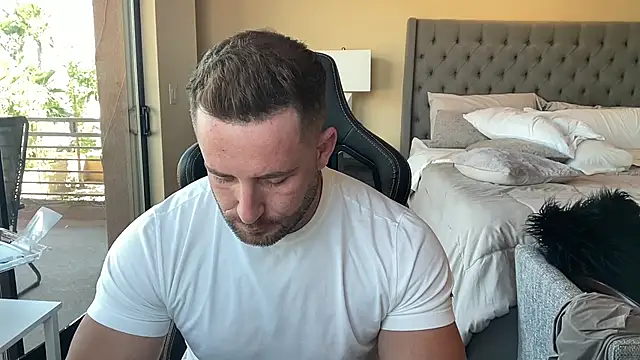 brettmycles28 online show from September 15, 9:59 pm