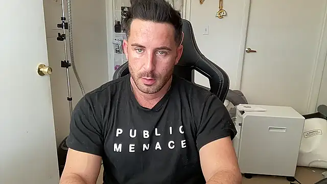 Snapshot of brettmycles28 chatting on June 27, 4:12 pm brettmycles28 online show from June 27, 4:12 pm