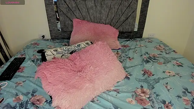 Laurasofia01 online show from April 9, 3:17 am