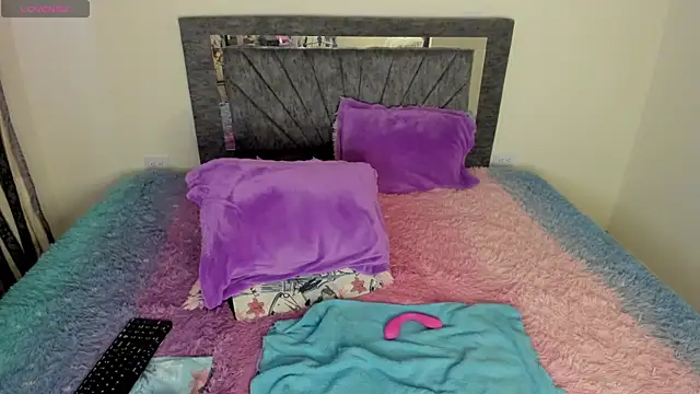 Laurasofia01 online show from April 18, 7:58 pm