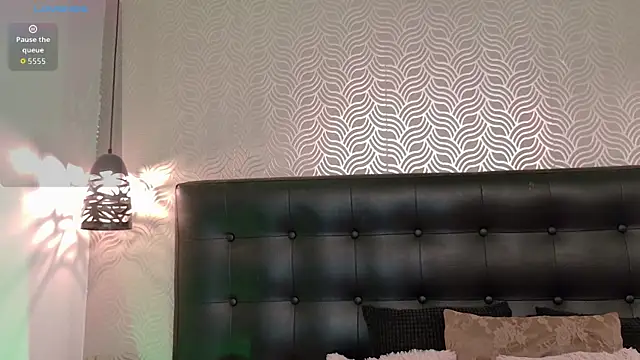 Sharonevanss  online show from April 13, 8:25 pm