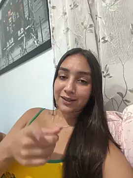 Snapshot of hannahhotwife chatting on June 5, 3:13 am hannahhotwife online show from June 5, 3:13 am