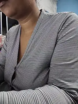 Snapshot of MichelleMore chatting on October 24, 1:46 am MichelleMore online show from October 24, 1:46 am