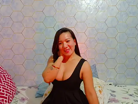 Snapshot of cherrymoves chatting on February 14, 1:13 am cherrymoves online show from February 14, 1:13 am