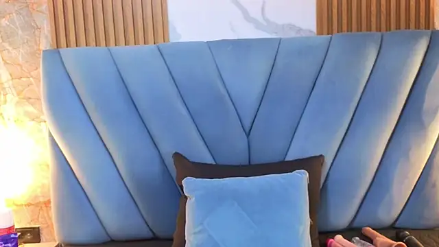 angel  red  online show from April 22, 3:53 am