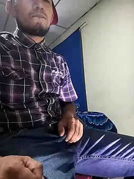 Snapshot of Bosssweet22cm chatting on October 29, 4:37 am Bosssweet22cm online show from October 29, 4:37 am