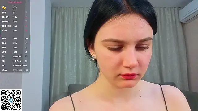 Snapshot of EnricaElis chatting on April 28, 8:36 pm EnricaElis online show from April 28, 8:36 pm