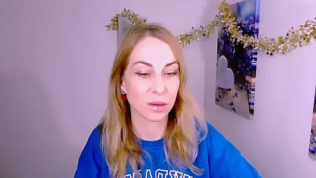 Snapshot of Create_your_own_sun chatting on December 17, 1:50 pm Create your own sun online show from December 17, 1:50 pm