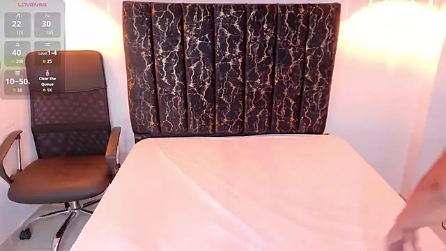Snapshot of evvaa_moon69 chatting on April 30, 12:33 pm evvaa moon69 online show from April 30, 12:33 pm