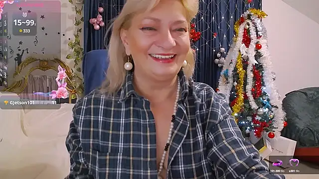 Snapshot of HypnotikCate chatting on December 21, 3:03 am HypnotikCate online show from December 21, 3:03 am