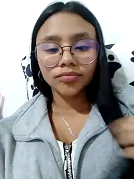 SofieLove 01 online show from April 6, 8:54 pm