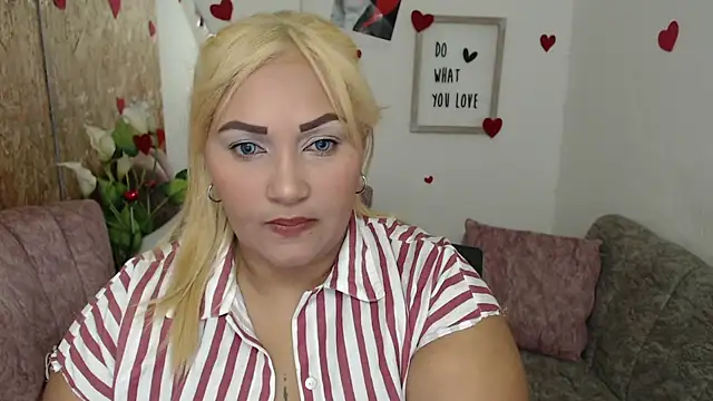 Snapshot of laleska_montenegro chatting on October 17, 5:32 am laleska montenegro online show from October 17, 5:32 am