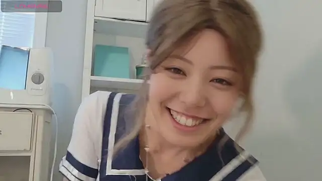 Snapshot of Nana_with chatting on February 10, 9:52 pm Nana with online show from February 10, 9:52 pm