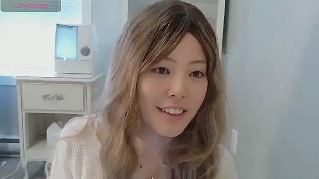 Snapshot of Nana_with chatting on March 9, 9:08 pm Nana with online show from March 9, 9:08 pm