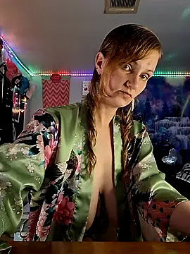 PeachyAriel online show from April 1, 3:18 am