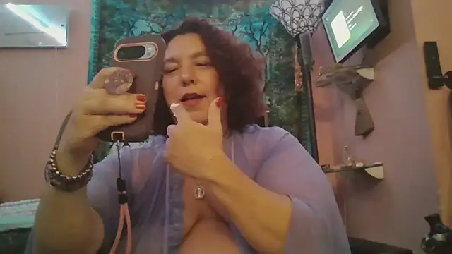 Snapshot of lil-gemini-hippy chatting on May 6, 5:03 am lil-gemini-hippy online show from May 6, 5:03 am