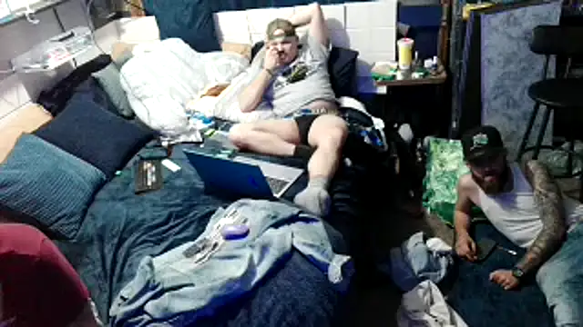 Snapshot of Xstumpy chatting on April 15, 2:29 am Xstumpy online show from April 15, 2:29 am