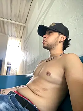 Snapshot of enzo_vittale03_ chatting on September 23, 6:33 pm enzo vittale03 online show from September 23, 6:33 pm