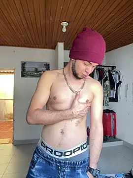Snapshot of enzo_vittale03_ chatting on December 16, 5:29 pm enzo vittale03 online show from December 16, 5:29 pm