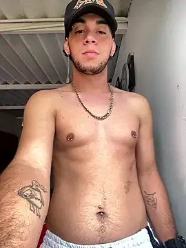 Snapshot of enzo_vittale03_ chatting on January 8, 9:50 pm enzo vittale03 online show from January 8, 9:50 pm
