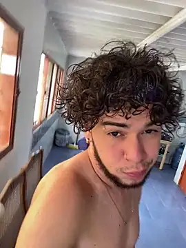 Snapshot of enzo_vittale03_ chatting on February 7, 5:05 pm enzo vittale03 online show from February 7, 5:05 pm