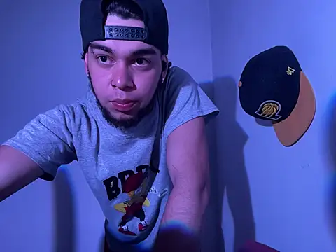 Snapshot of enzo_vittale03_ chatting on February 18, 11:11 pm enzo vittale03 online show from February 18, 11:11 pm