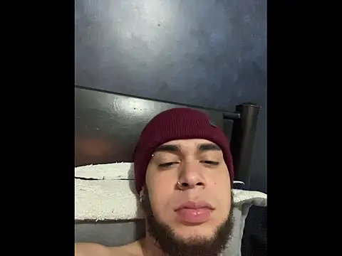 Snapshot of enzo_vittale03_ chatting on February 23, 1:25 am enzo vittale03 online show from February 23, 1:25 am