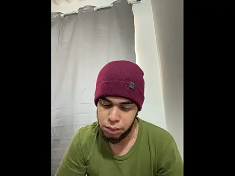 Snapshot of enzo_vittale03_ chatting on February 23, 4:37 pm enzo vittale03 online show from February 23, 4:37 pm