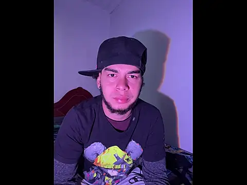 Snapshot of enzo_vittale03_ chatting on February 24, 2:26 pm enzo vittale03 online show from February 24, 2:26 pm