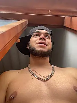 Snapshot of enzo_vittale03_ chatting on March 1, 8:55 pm enzo vittale03 online show from March 1, 8:55 pm