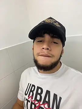 Snapshot of enzo_vittale03_ chatting on April 24, 2:47 am enzo vittale03 online show from April 24, 2:47 am