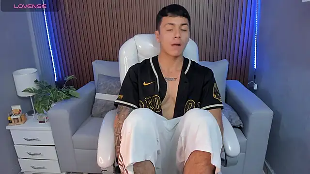 Leo santoro online show from November 6, 1:56 pm