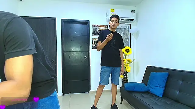 Bisexlifehot   online show from April 8, 11:16 pm