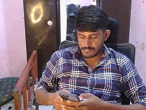 krishjaat43 online show from July 9, 3:43 am