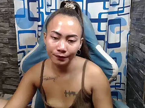 Snapshot of joanpetite chatting on May 6, 11:32 pm joanpetite online show from May 6, 11:32 pm