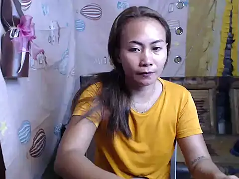 Snapshot of joanpetite chatting on May 27, 1:57 am joanpetite online show from May 27, 1:57 am