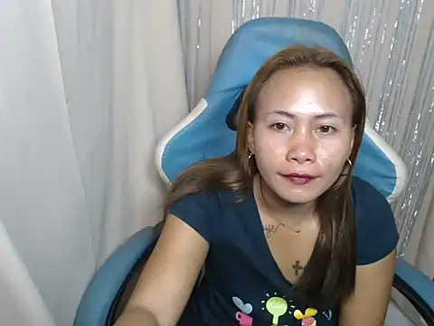 Snapshot of joanpetite chatting on June 23, 11:36 pm joanpetite online show from June 23, 11:36 pm