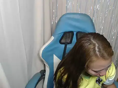 Snapshot of joanpetite chatting on June 25, 12:10 am joanpetite online show from June 25, 12:10 am