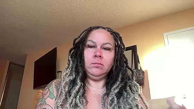 Snapshot of number1slut chatting on April 23, 11:42 am number1slut online show from April 23, 11:42 am
