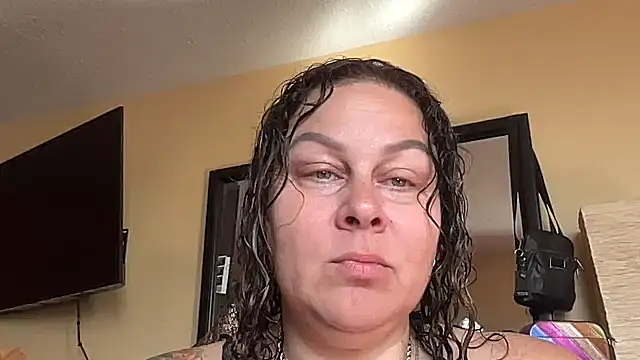 Snapshot of number1slut chatting on June 16, 1:47 pm number1slut online show from June 16, 1:47 pm