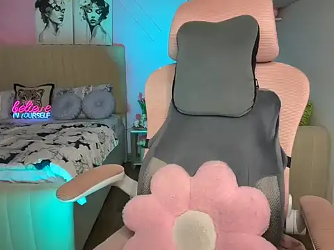 Snapshot of Hot_vibes143 chatting on September 29, 6:57 pm Hot vibes143 online show from September 29, 6:57 pm