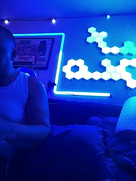 TheGreenEyedBear online show from December 7, 8:00 am