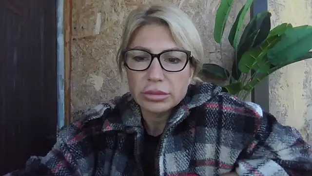 Snapshot of fox_red_lady7 chatting on September 14, 10:03 am fox red lady7 online show from September 14, 10:03 am