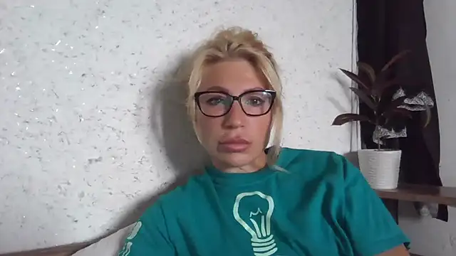 Snapshot of fox_red_lady7 chatting on September 29, 8:30 am fox red lady7 online show from September 29, 8:30 am