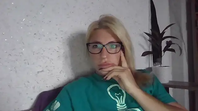 Snapshot of fox_red_lady7 chatting on October 2, 7:26 am fox red lady7 online show from October 2, 7:26 am