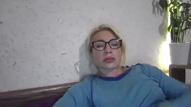 Snapshot of fox_red_lady7 chatting on October 7, 7:44 pm fox red lady7 online show from October 7, 7:44 pm