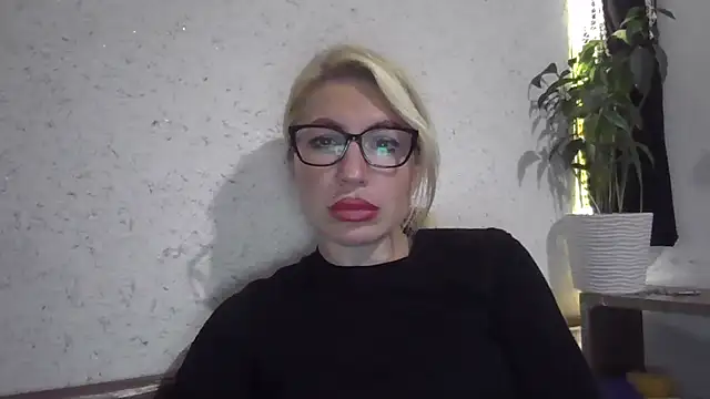 Snapshot of fox_red_lady7 chatting on October 13, 3:34 pm fox red lady7 online show from October 13, 3:34 pm