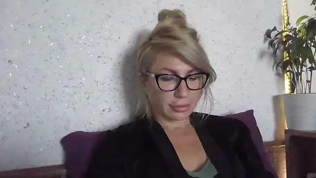 Snapshot of fox_red_lady7 chatting on October 26, 6:41 am fox red lady7 online show from October 26, 6:41 am