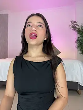 Snapshot of LUNAA___ chatting on May 25, 3:23 am LUNAA online show from May 25, 3:23 am