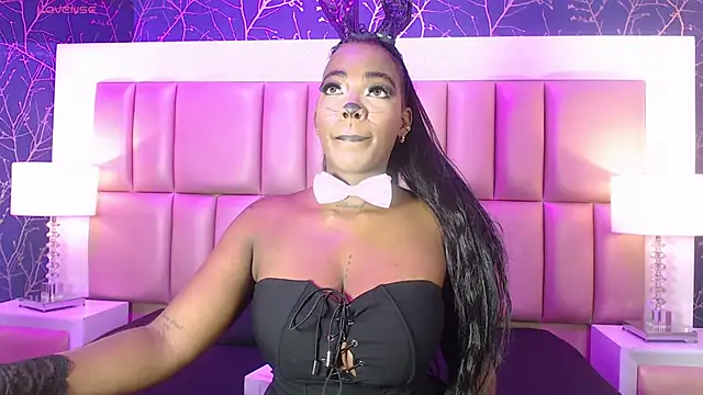 ReinaMiah online show from October 31, 3:40 am